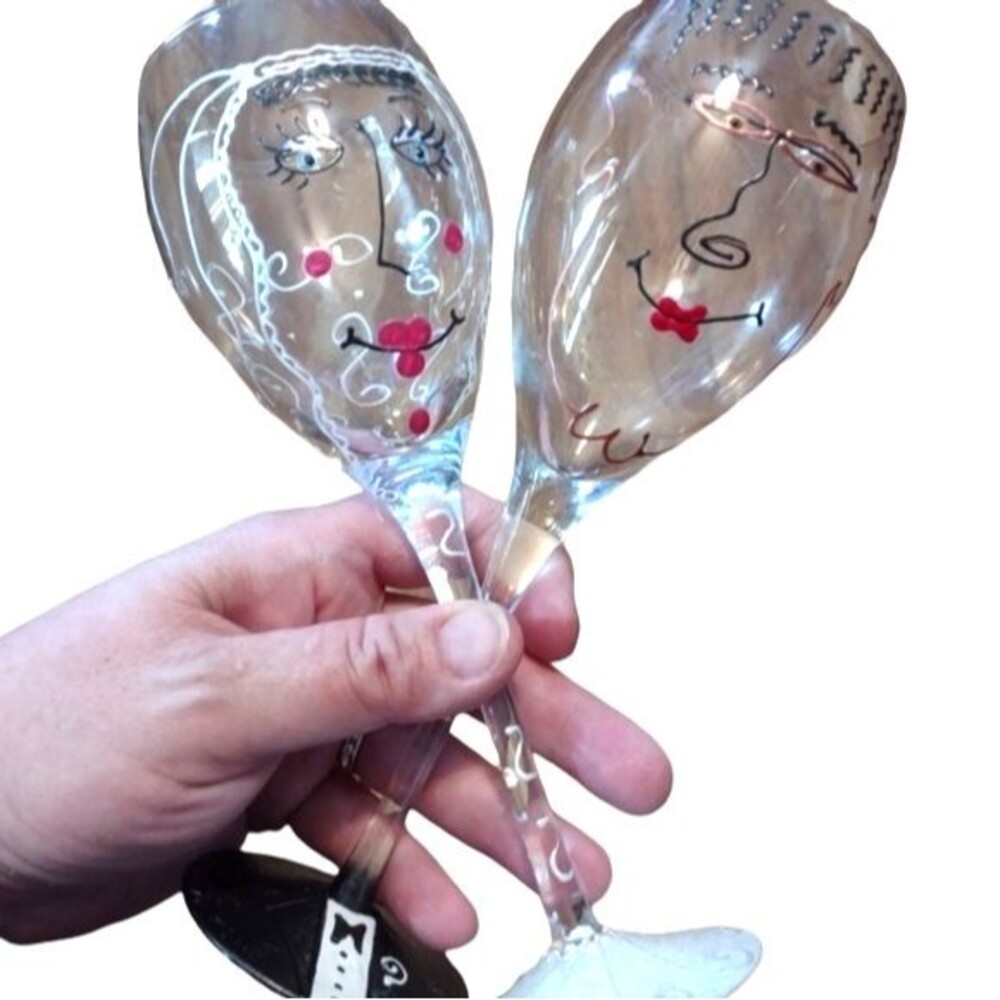 Handpainted Bride and Groom Wedding‎ Toasting Wine Glasses